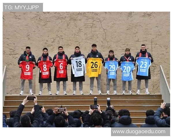 足球明星球衣交易热潮背后的市场机遇与球迷文化探讨