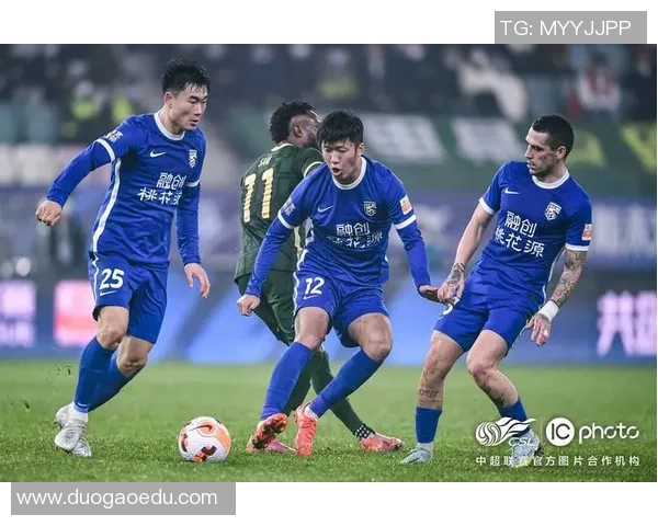 武汉足球队在全国耐力排行榜中荣登第三名展现出强大实力与拼搏精神