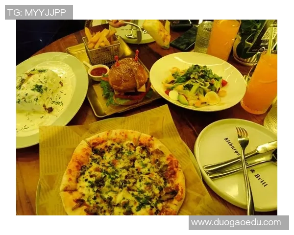 足球明星品尝西餐的精彩瞬间分享与美食体验视频合集